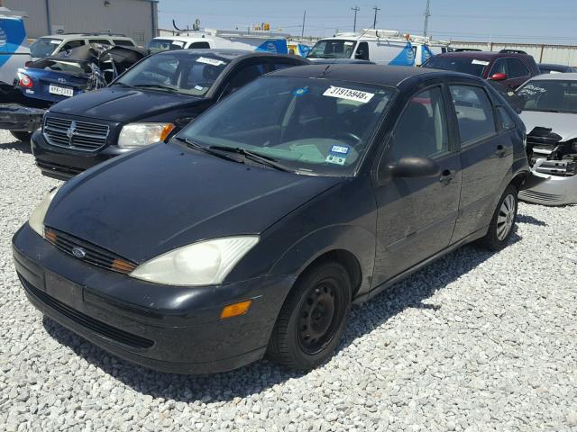 1FAFP33P42W220585 - 2002 FORD FOCUS LX BLACK photo 2