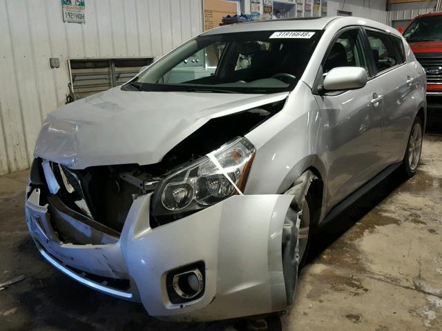 5Y2SP6E03AZ402768 - 2010 PONTIAC VIBE SILVER photo 2