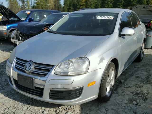 3VWST71K75M638109 - 2005 VOLKSWAGEN NEW JETTA SILVER photo 2