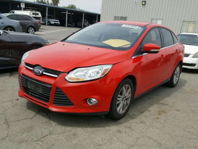 1FAHP3H29CL375867 - 2012 FORD FOCUS SEL RED photo 2