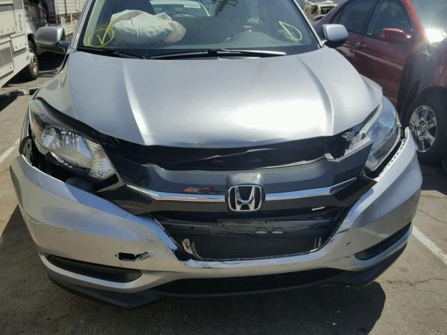 3CZRU6H36JG710721 - 2018 HONDA HR-V LX SILVER photo 9