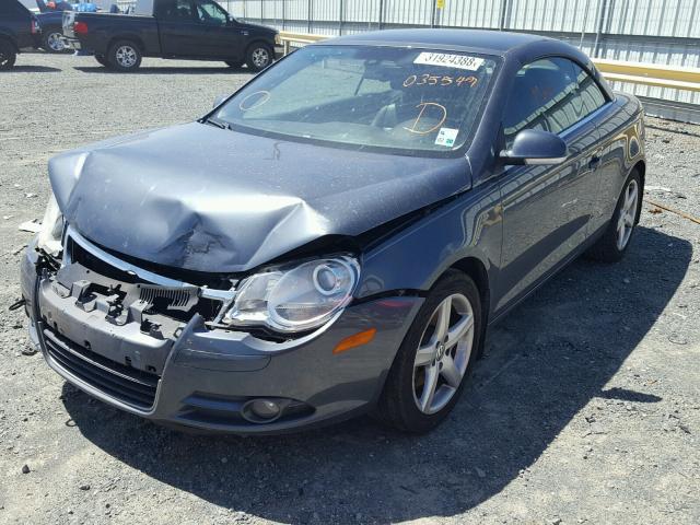 WVWDA71F47V035549 - 2007 VOLKSWAGEN EOS 2.0T S ნაცრისფერი ფოტო 2