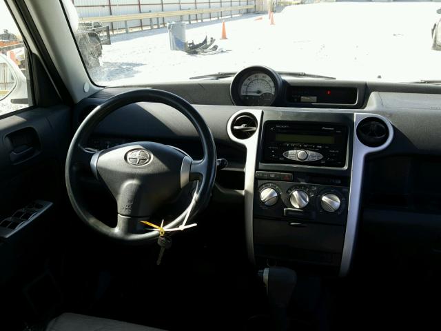 JTLKT324264037185 - 2006 TOYOTA SCION XB WHITE photo 9