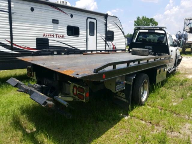 3C7WRMDL4GG320068 - 2016 RAM 5500 WHITE photo 4