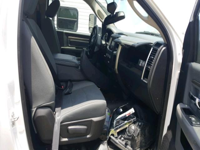 3C7WRMDL4GG320068 - 2016 RAM 5500 WHITE photo 5