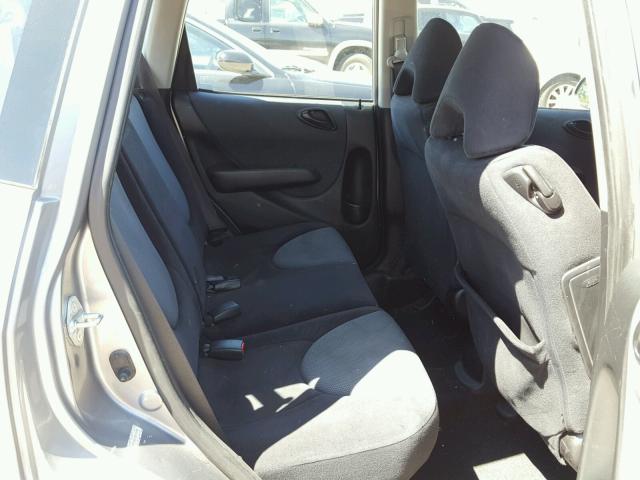 JHMGD37627S031598 - 2007 HONDA FIT S SILVER photo 6