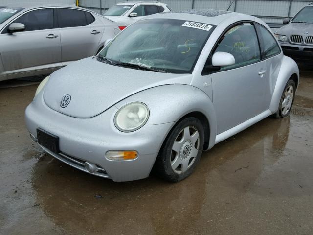 3VWDD21C9YM449127 - 2000 VOLKSWAGEN NEW BEETLE 银色 照片 2