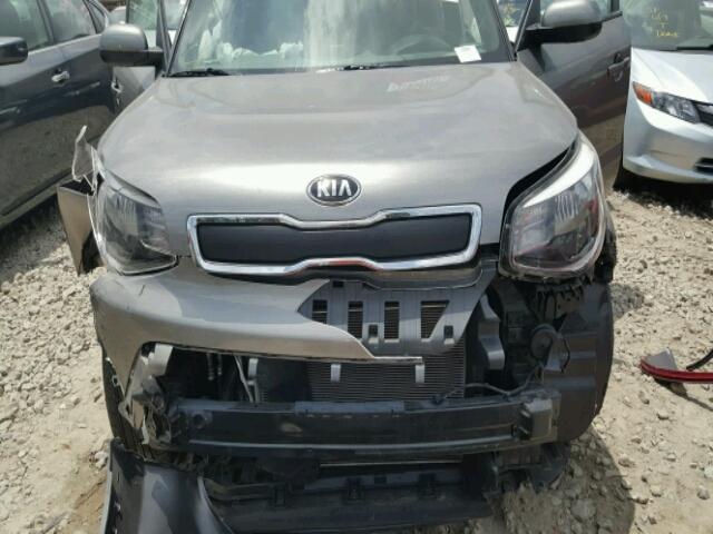 KNDJN2A27E7101343 - 2014 KIA SOUL GRAY photo 7