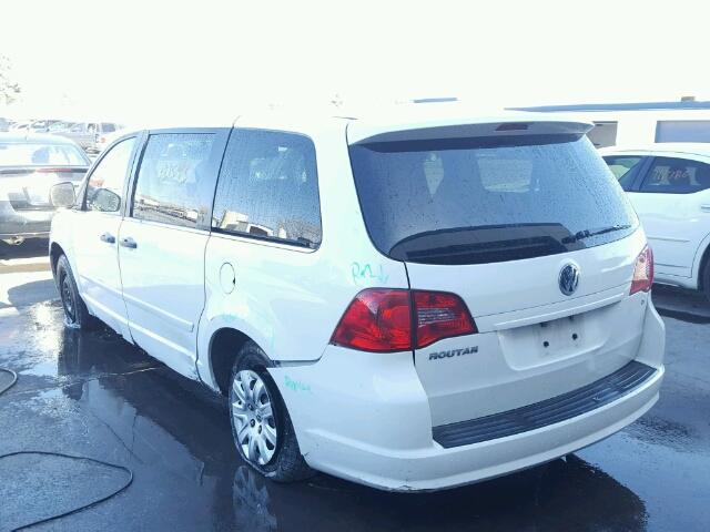 2V4RW4D11AR227341 - 2010 VOLKSWAGEN ROUTAN S WHITE photo 3