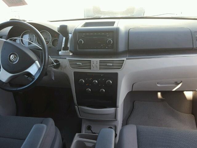 2V4RW4D11AR227341 - 2010 VOLKSWAGEN ROUTAN S WHITE photo 9