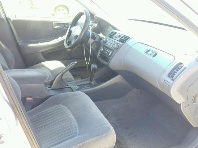 1HGCG5649WA077566 - 1998 HONDA ACCORD LX SILVER photo 5