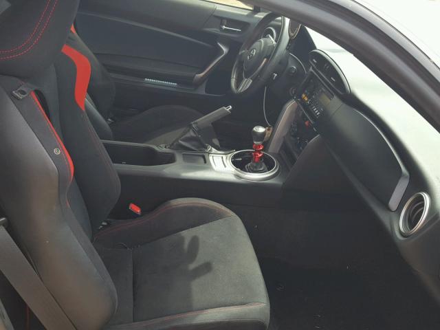 JF1ZNAA17D1727759 - 2013 TOYOTA SCION FR-S თეთრი ფოტო 5