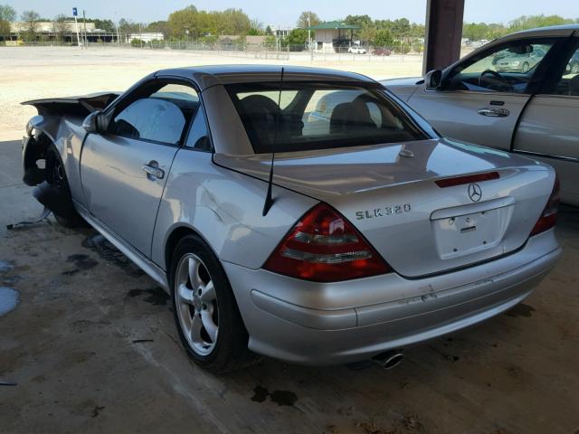 WDBKK65F22F237753 - 2002 MERCEDES-BENZ SLK 320 SILVER photo 3