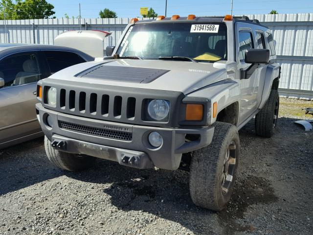 5GTDN136568129914 - 2006 HUMMER H3 SILVER photo 2