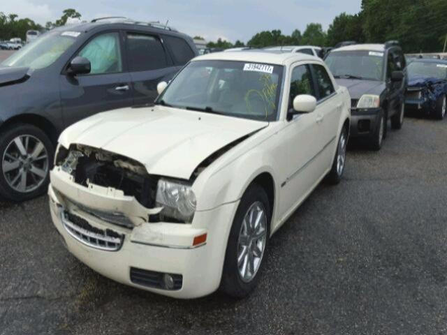 2C3LA53G48H142217 - 2008 CHRYSLER 300 TOURIN WHITE photo 2