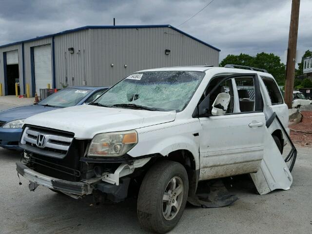 5FNYF28556B013057 - 2006 HONDA PILOT EX WHITE photo 2