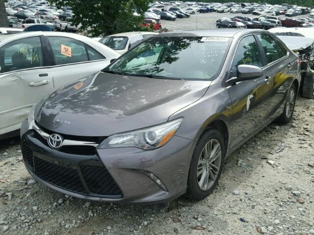 4T1BF1FK0HU273431 - 2017 TOYOTA CAMRY LE GRAY photo 2