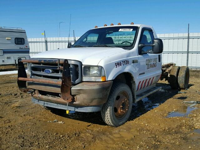 1FDAF57F82EB48795 - 2002 FORD F550 SUPER WHITE photo 2