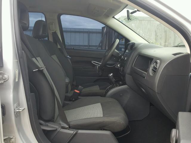 1J4FF47B99D200737 - 2009 JEEP COMPASS SP SILVER photo 5