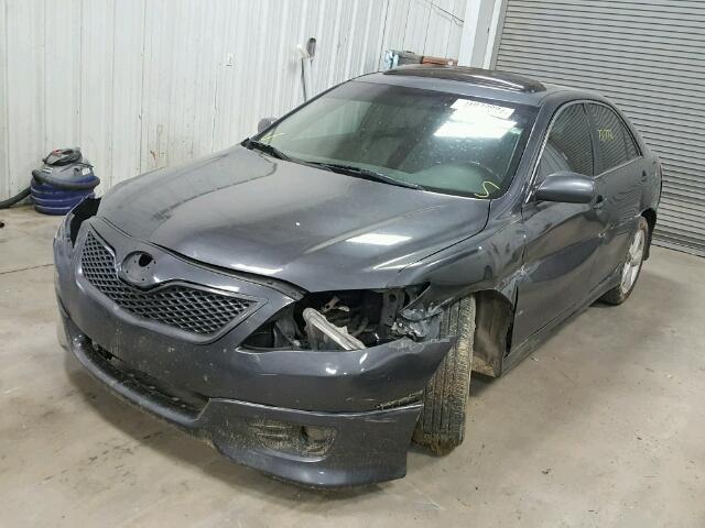 4T1BF3EK7BU209794 - 2011 TOYOTA CAMRY BASE GRAY photo 2