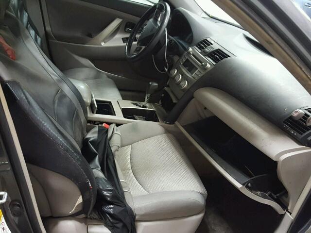 4T1BF3EK7BU209794 - 2011 TOYOTA CAMRY BASE GRAY photo 5