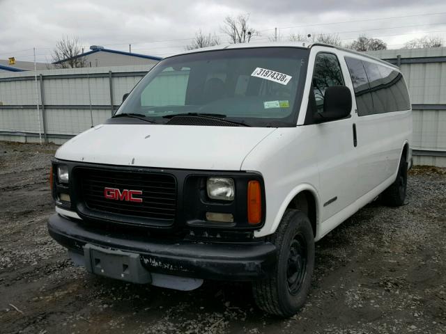 1GJHG39R3W1021454 - 1998 GMC SAVANA G35 WHITE photo 2