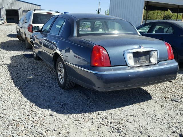 1LNFM82WXWY624604 - 1998 LINCOLN TOWN CAR S BLUE photo 3