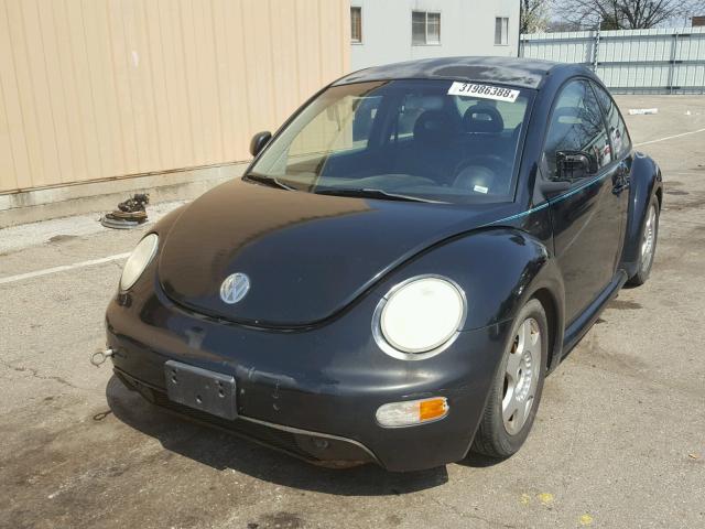 3VWBB61C8WM015394 - 1998 VOLKSWAGEN NEW BEETLE 黑色 照片 2