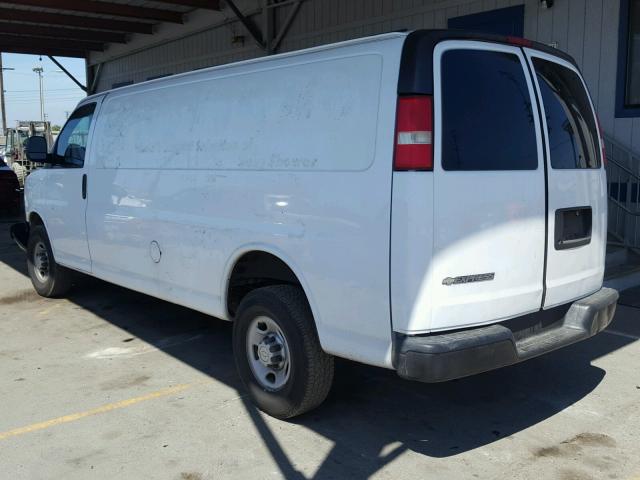 1GCGG29C081229349 - 2008 CHEVROLET EXPRESS G2 WHITE photo 3