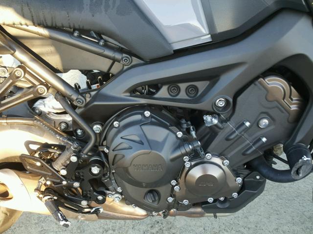 JYARN33Y6GA003299 - 2016 YAMAHA FZ09 C GRAY photo 7