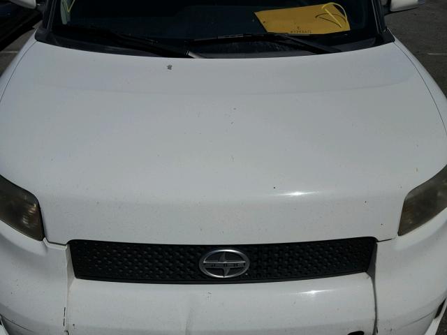 JTLKE50E181038673 - 2008 TOYOTA SCION XB WHITE photo 7
