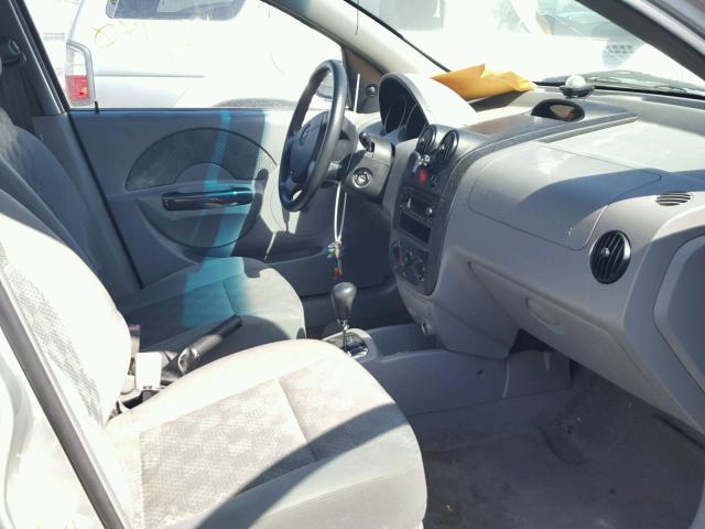KL1TD52695B413425 - 2005 CHEVROLET AVEO BASE Gümüş fotoğraf 5