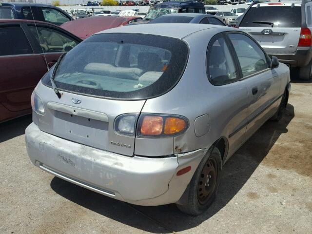 KLATA22681B642096 - 2001 DAEWOO LANOS S 银色 照片 4