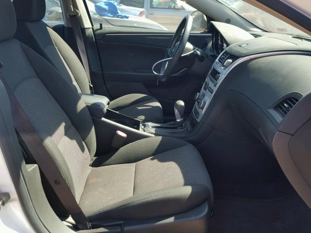 1G1ZH57B79F127741 - 2009 CHEVROLET MALIBU 1LT WHITE photo 5