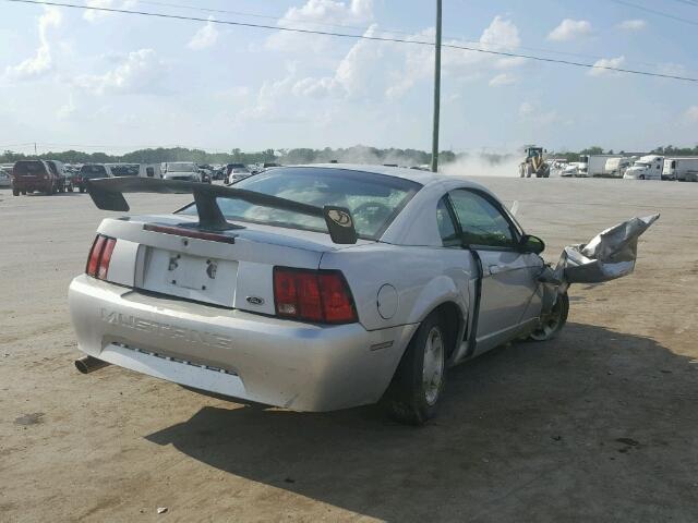 1FAFP4046YF291831 - 2000 FORD MUSTANG SILVER photo 4