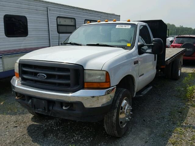 1FDAF56F51EC30225 - 2001 FORD F550 SUPER WHITE photo 2