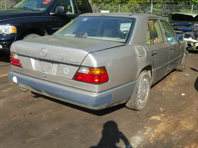 WDBEB28D3NB575688 - 1992 MERCEDES-BENZ 300 D GOLD photo 4