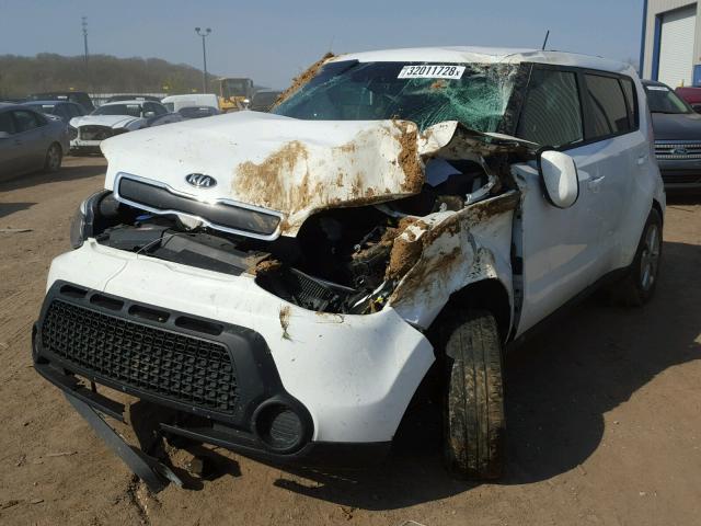 KNDJN2A28G7370003 - 2016 KIA SOUL WHITE photo 2