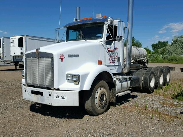 1XKDDR9X1VR747494 - 1997 KENWORTH CONSTRUCT WHITE photo 2