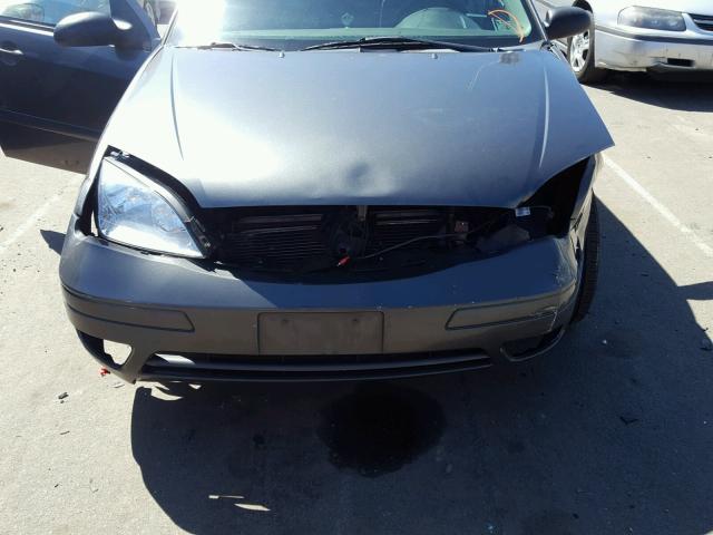 1FAFP34N46W151576 - 2006 FORD FOCUS ZX4 GRAY photo 7