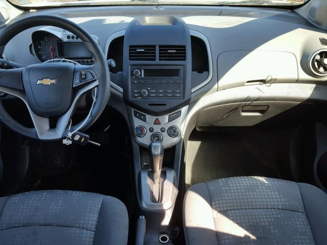 1G1JA5SH2F4172025 - 2015 CHEVROLET SONIC LS 白色 照片 9