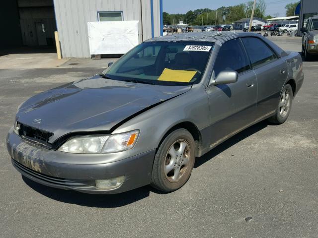 JT8BF28G6W0115486 - 1998 LEXUS ES 300 GRAY photo 2