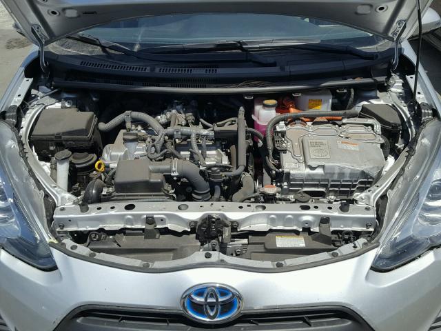 JTDKDTB38G1128304 - 2016 TOYOTA PRIUS C GRAY photo 7