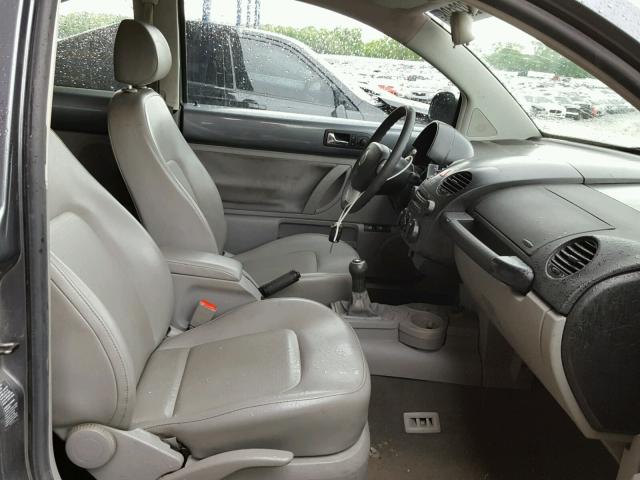 3VWCK31C15M403066 - 2005 VOLKSWAGEN NEW BEETLE ნაცრისფერი ფოტო 5