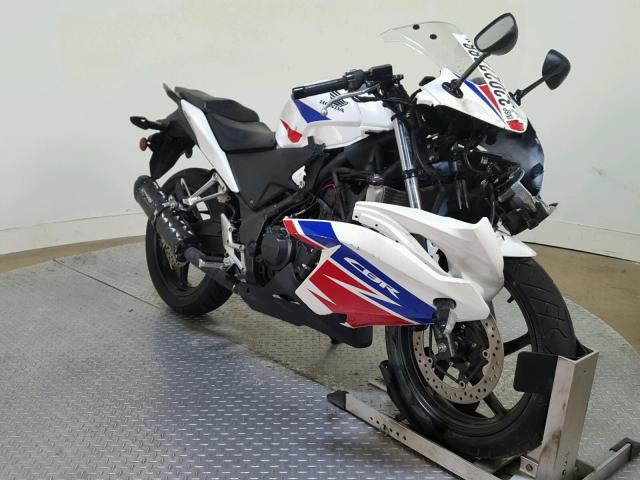 MLHMC4107D5303068 - 2013 HONDA CBR250 R WHITE photo 2