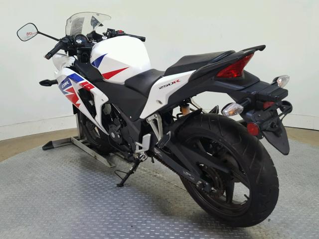 MLHMC4107D5303068 - 2013 HONDA CBR250 R WHITE photo 6