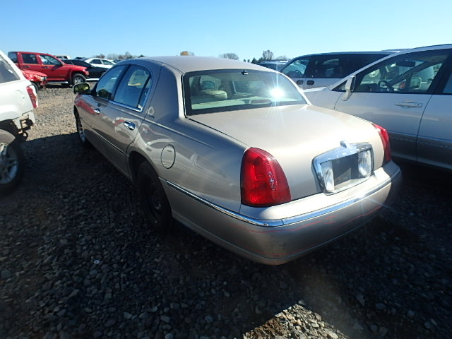 1LNHM81W4XY681523 - 1999 LINCOLN TOWN CAR E SILVER photo 3