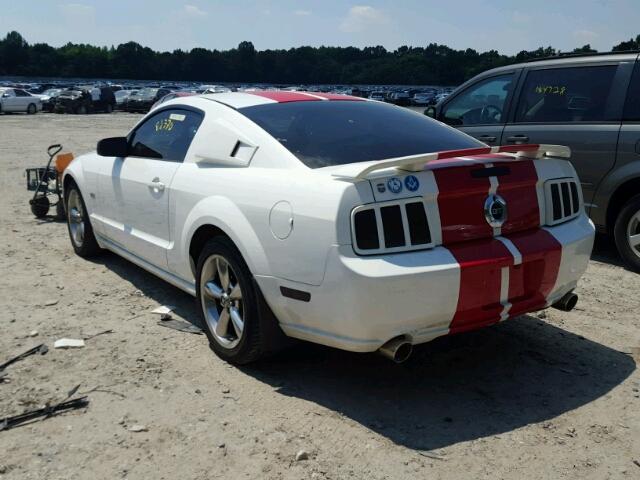 1ZVFT82H865223916 - 2006 FORD MUSTANG GT WHITE photo 3