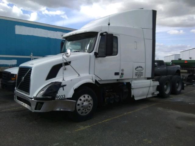 4V4NC9TGXCN549033 - 2012 VOLVO VN VNL WHITE photo 9