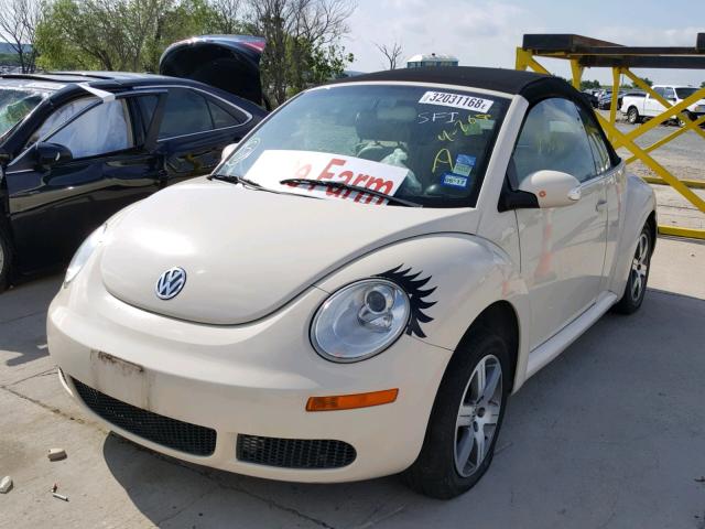 3VWRF31Y66M312483 - 2006 VOLKSWAGEN NEW BEETLE 奶油色 照片 2
